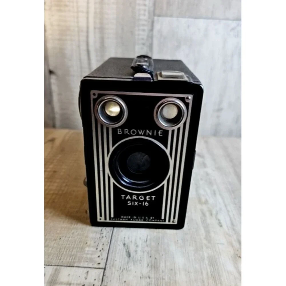 Vintage Kodak Brownie Target Six-16 Art Deco Box Camera 616 Film 1946-1951